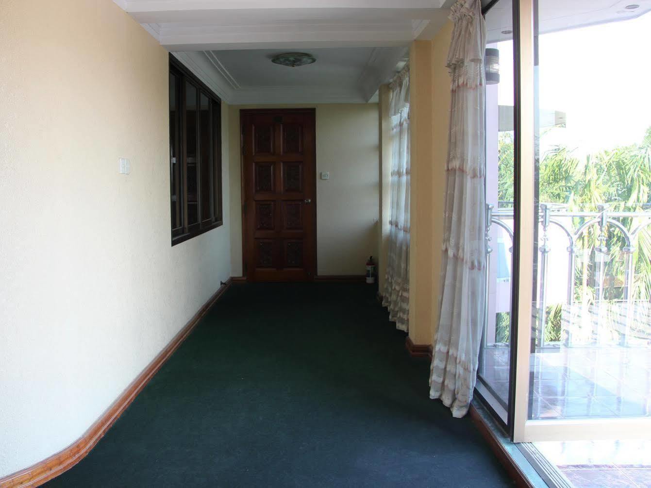 Hotel Windsor Yangon Esterno foto
