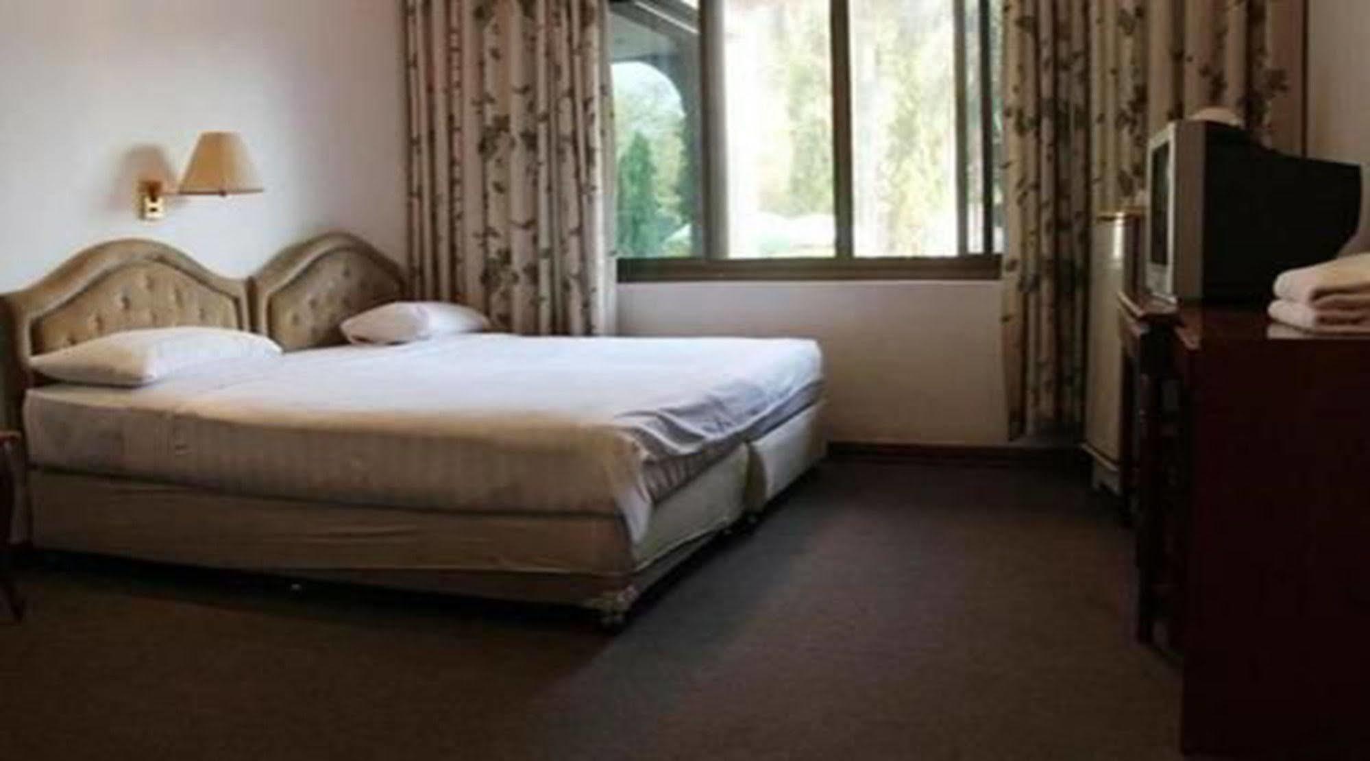Hotel Windsor Yangon Esterno foto