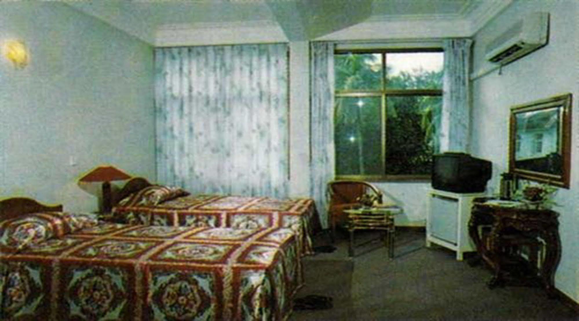 Hotel Windsor Yangon Esterno foto