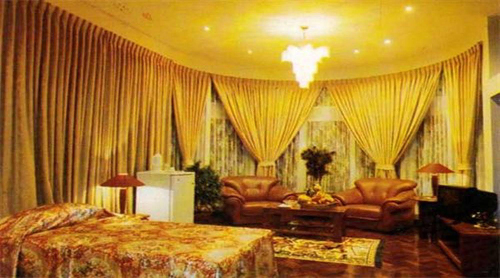 Hotel Windsor Yangon Esterno foto